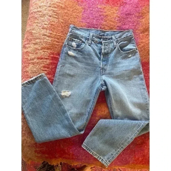 New With Tags 501  Levi’s Original Cropped distressed - Picture 4 of 7